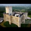 Château de Mauvezin - plus grand du monde banque vidéo aerienne